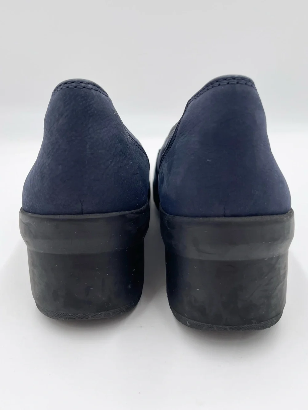 Clarks Collection Suttyn Kaylie Slip-On Shoes Size 7 Navy Blue Nubuck Leather